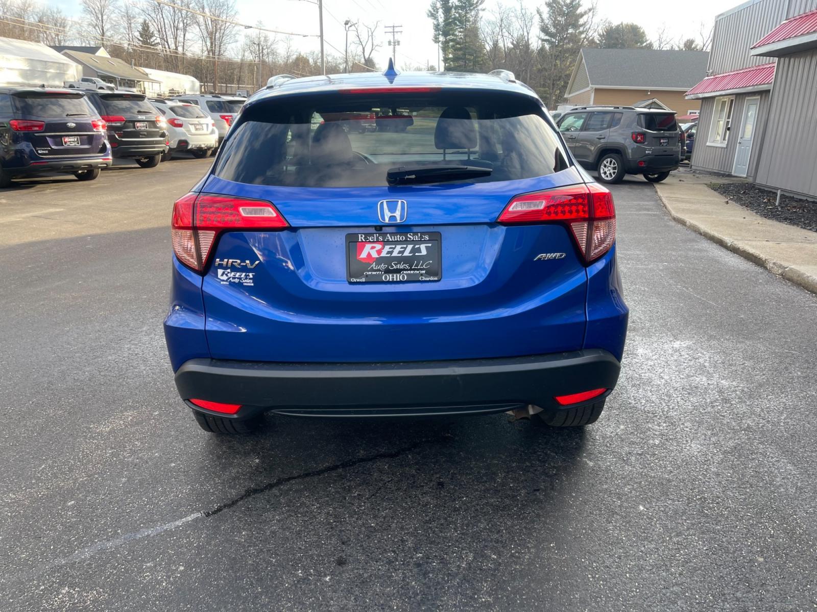 2018 Blue /Black Honda HR-V EX-L w/Navigation 4WD CVT (3CZRU6H71JM) with an 1.8L I4 DOHC 16V engine, Automatic transmission, located at 11115 Chardon Rd. , Chardon, OH, 44024, (440) 214-9705, 41.580246, -81.241943 - This 2018 Honda HR-V equipped with AWD (All Wheel Drive) and a 1.8L engine paired with a CVT (Continuously Variable Transmission) offers a blend of performance and efficiency. Its luxurious leather interior, complemented by heated seats and an automatic climate control system, ensures a comfortable - Photo #8